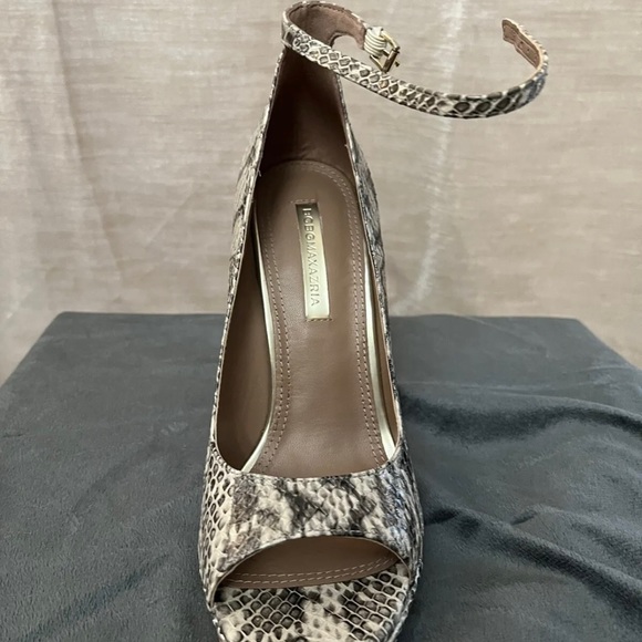 BCBG Maxazria Becky Snakeskin Pump sz 8 1/2 - Picture 4 of 6